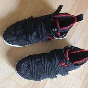 LeBron basketball shoes